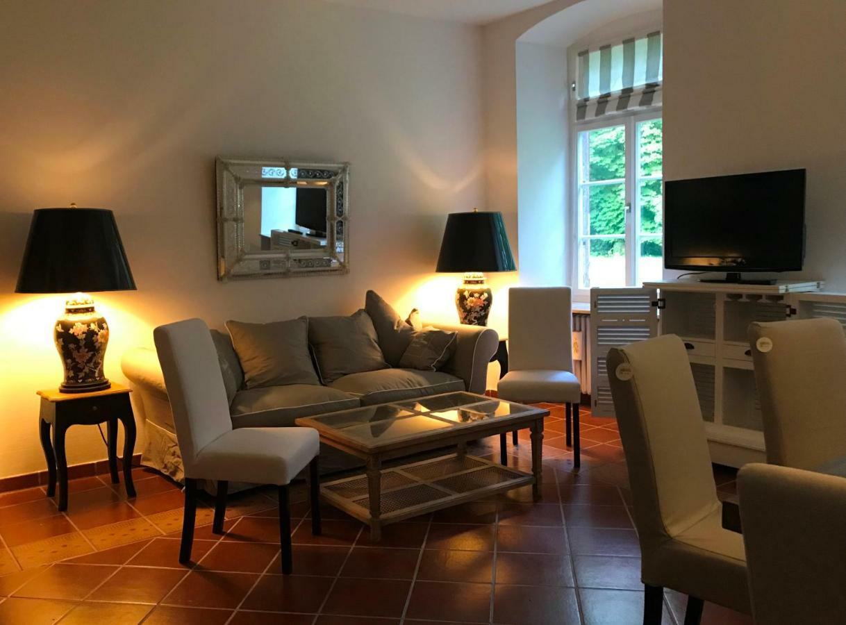 Elegantes Gaesteapartment Verano In Schloss Und Hofgut Langenzell Wiesenbach Buitenkant foto