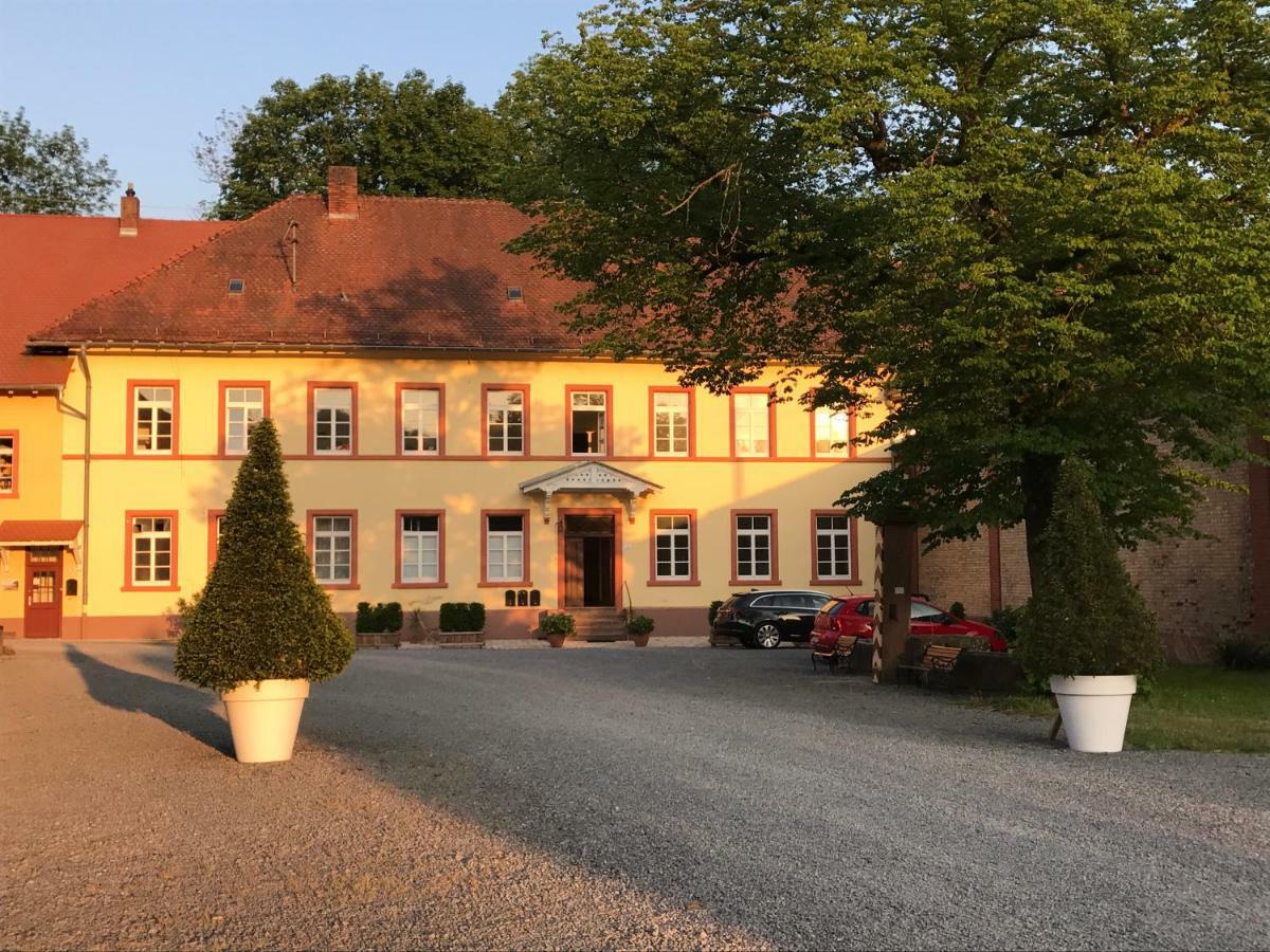Elegantes Gaesteapartment Verano In Schloss Und Hofgut Langenzell Wiesenbach Buitenkant foto